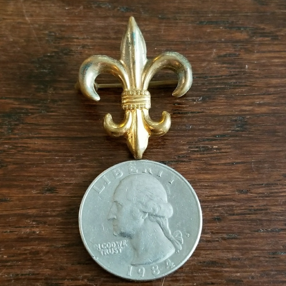 Relisted -Vintage Fleur de Lis watch holder brooch pin gold - Picture 2 of 5